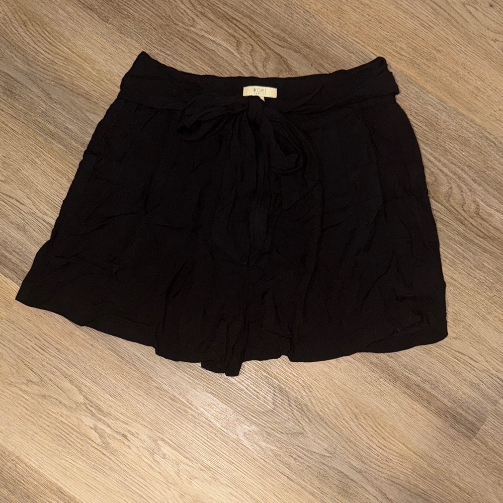 kori black flowy tie shorts size medium